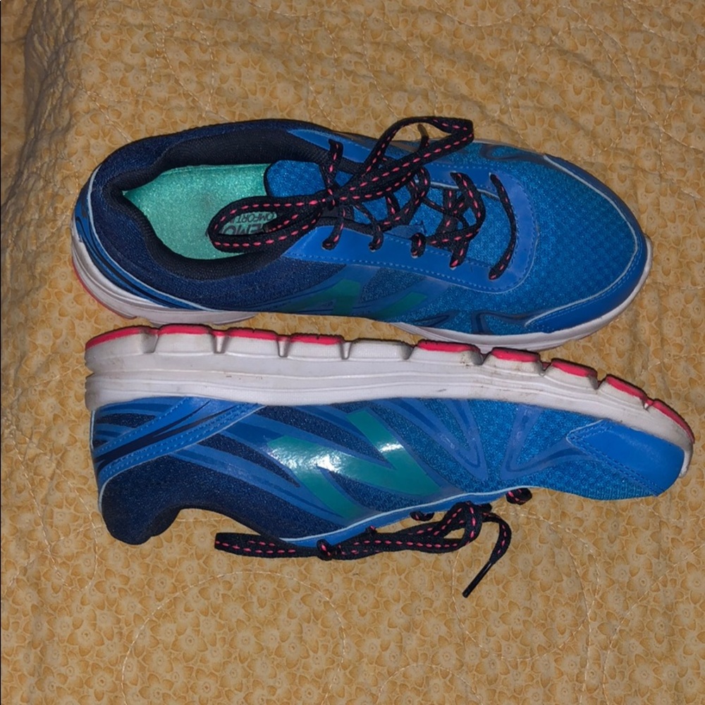 Women’s New Balance  tennis shoes